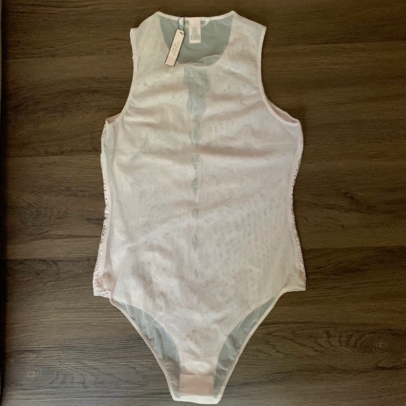 Victoria’s Secret Light Pink Lace Bodysuit NWT - Picture 2 of 3